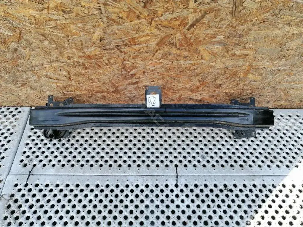 Усилитель бампера 1T0807581