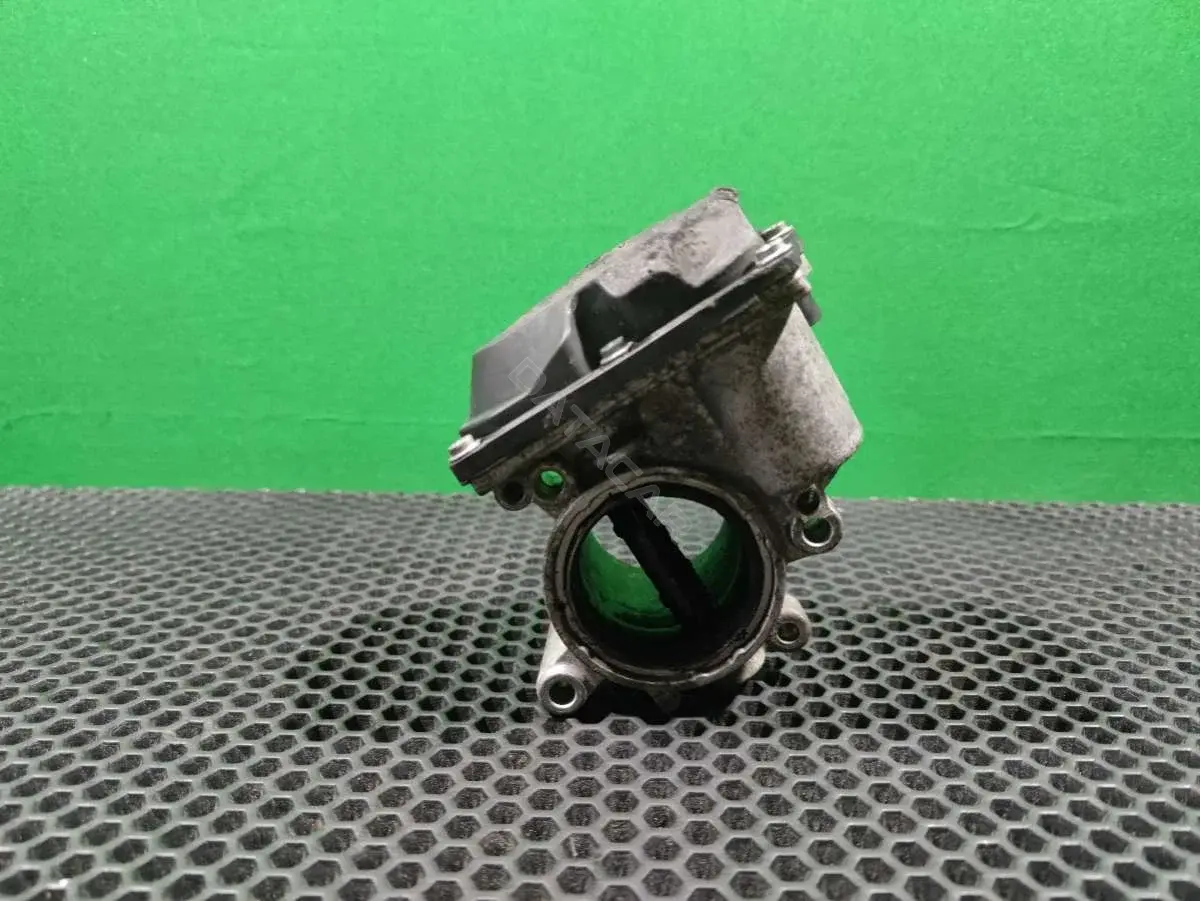 Дроссельная заслонка 03L 128 063R