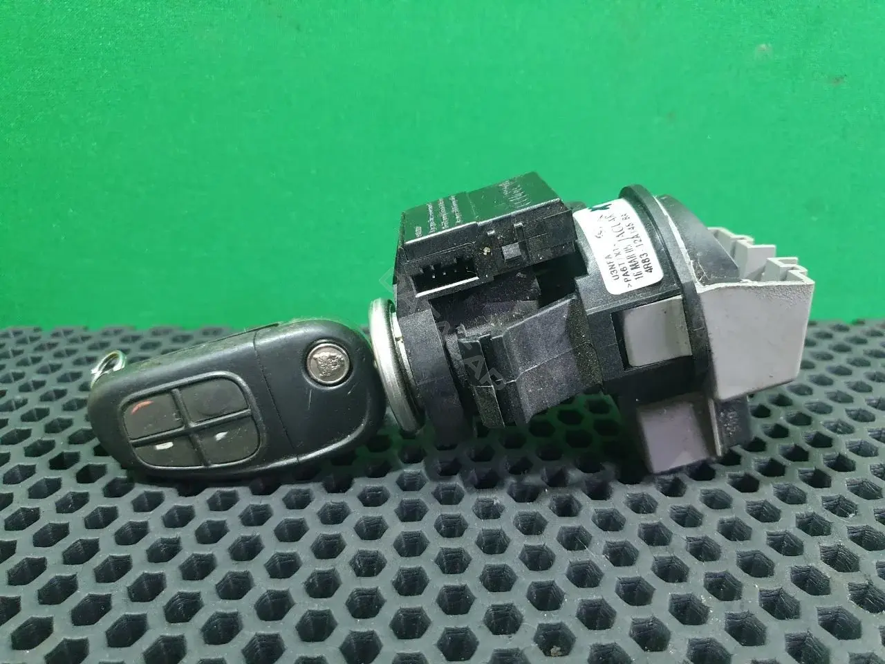 Замок зажигания 4R83-12A145-BA