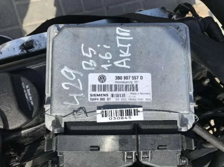 Блок управления двигателем 3B0 907 557 D, 5WP4 360 01