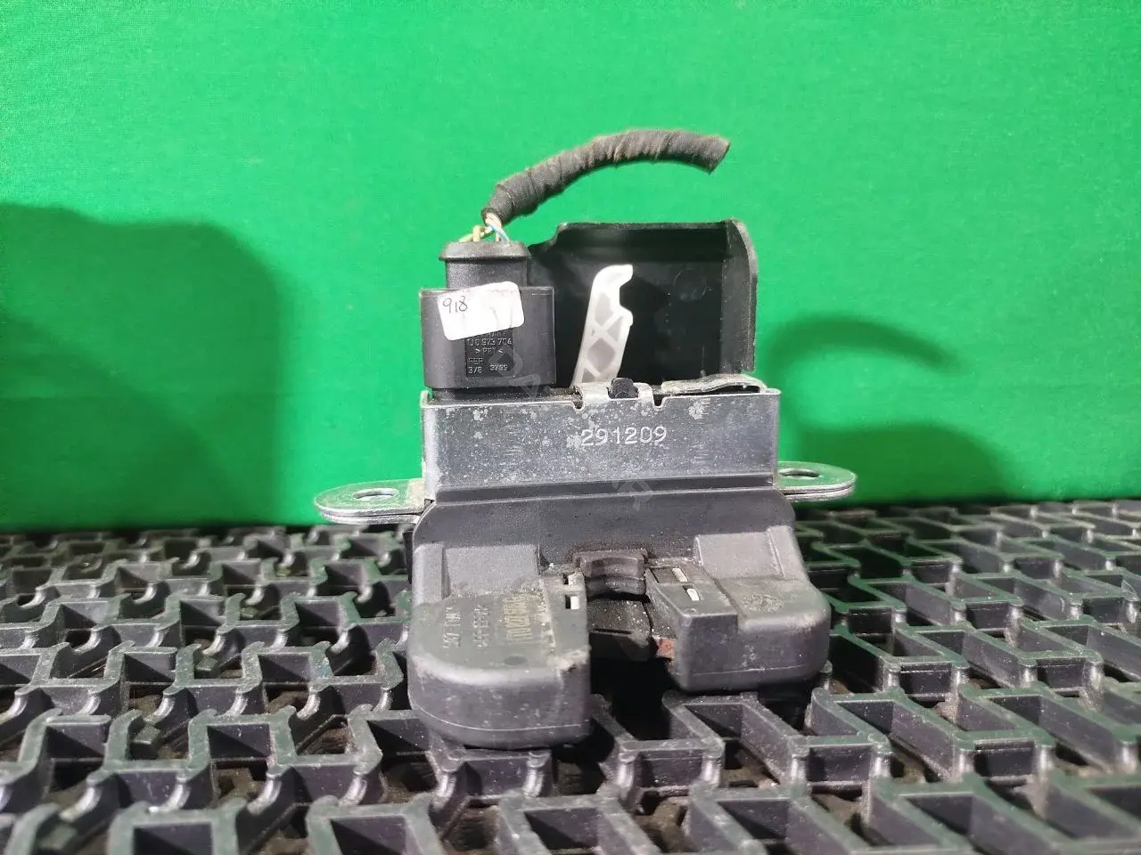 Замок крышки багажника 1T0 827 505 G