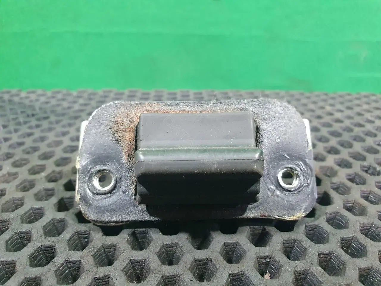 Кнопка крышки багажника M10444