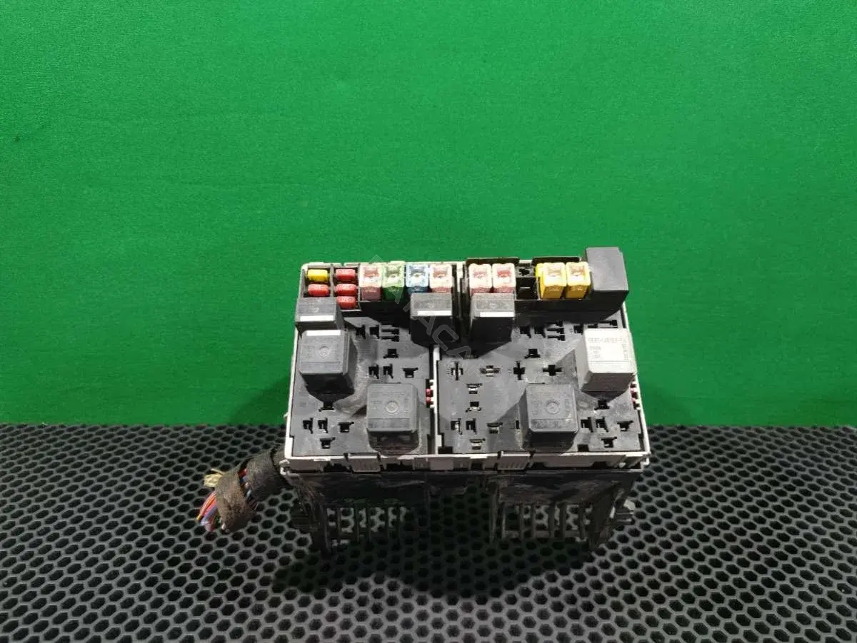 Блок предохранителей 6C1T 14A067 CA