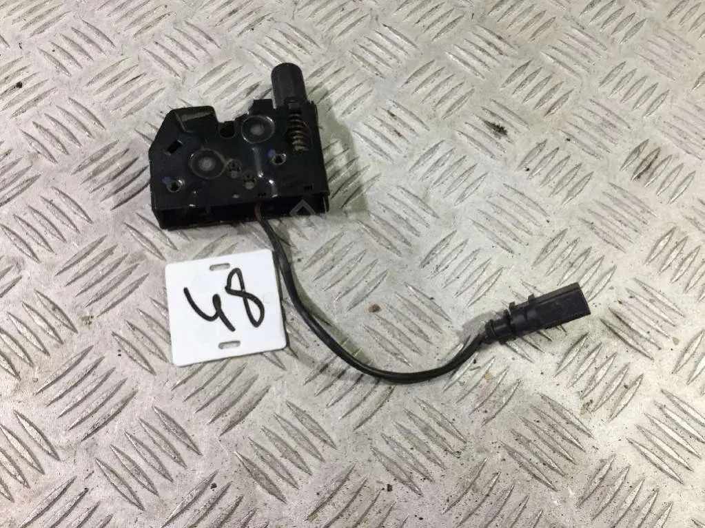 Замок капота 4G0823509C