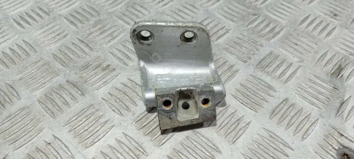 Петля крышки багажника 701827151A