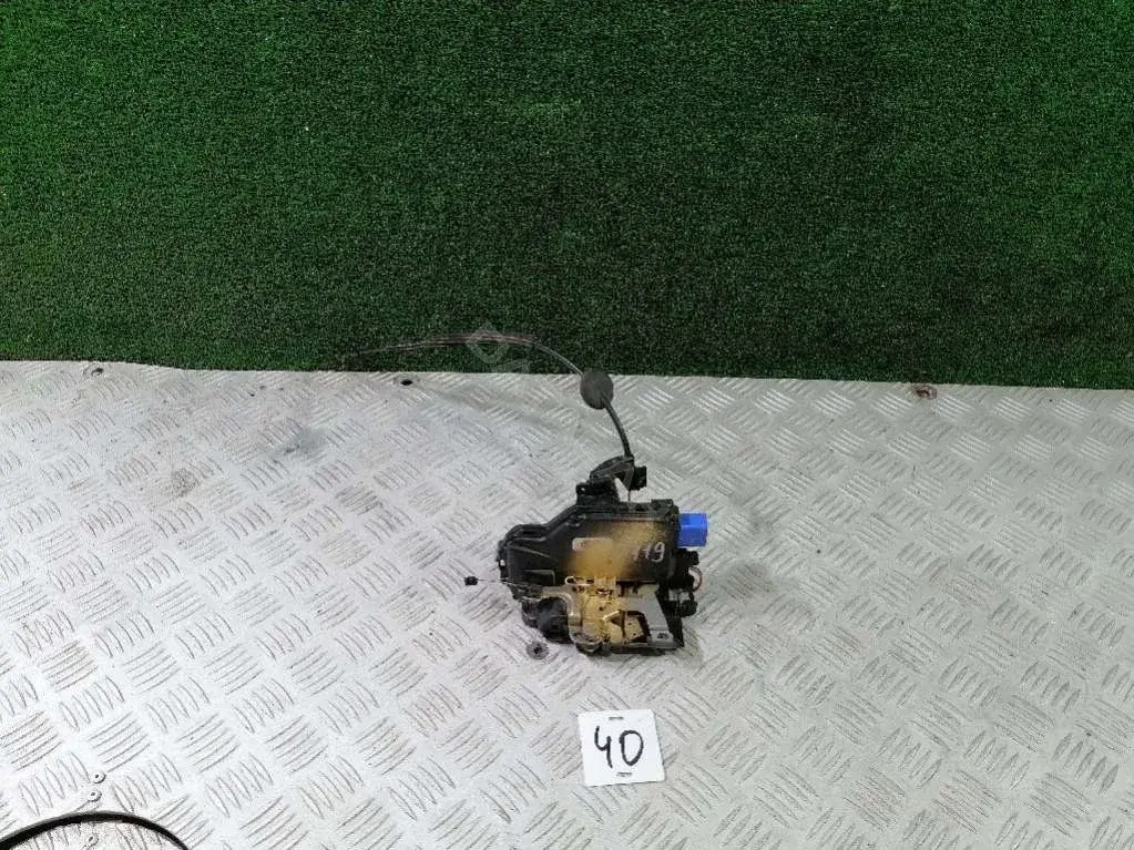 Замок двери 7L0839016