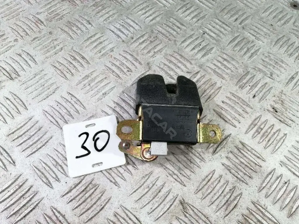 Замок крышки багажника 1J5827505E