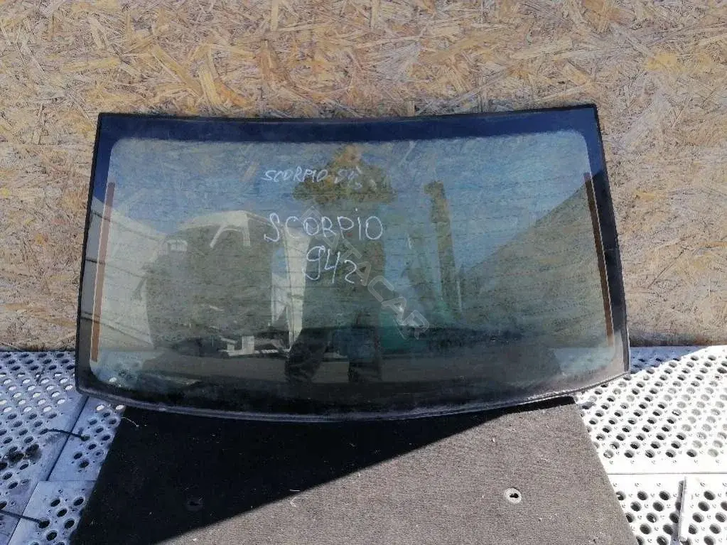 Заднее стекло 37370793