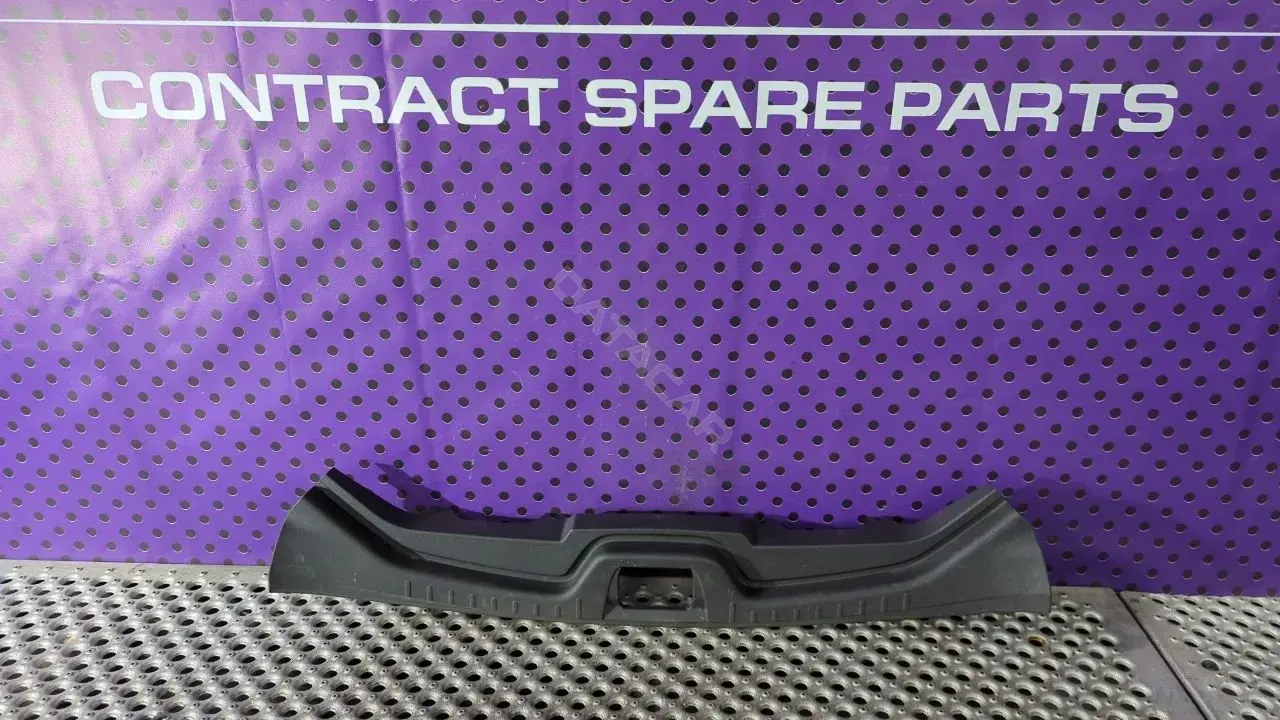Накладка внутренняя на заднюю панель кузова 30721873