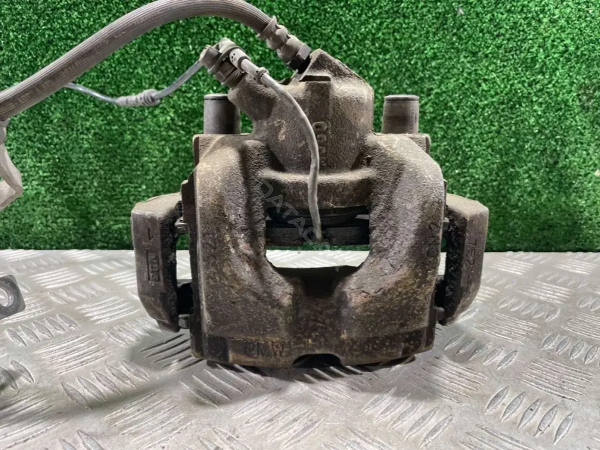 Суппорт тормозной 64114618