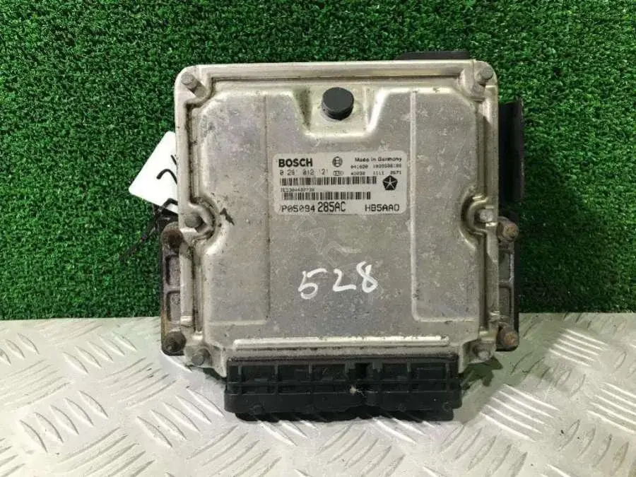 Блок управления двигателем 0 281 012 121, P05094285AC