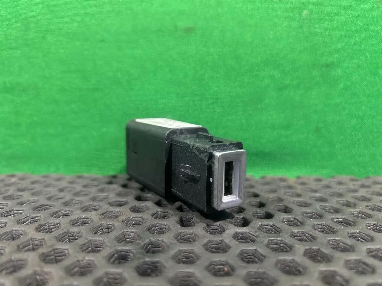 Разъем AUX / USB 98217039DX, 9824334377