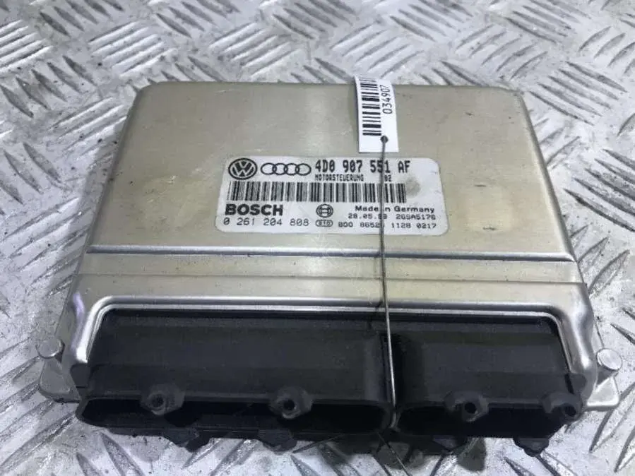 Блок управления двигателем 0 261 204 808, 4D0 907 551 AF