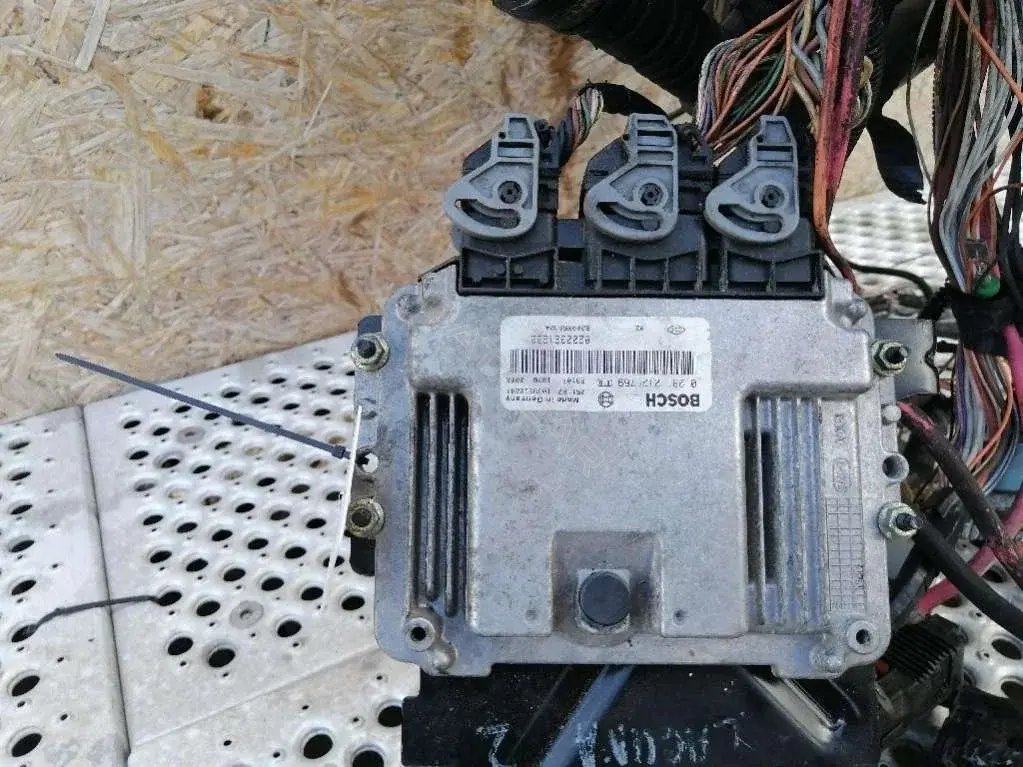 Блок управления двигателем 0 281 012 769, 8200391966