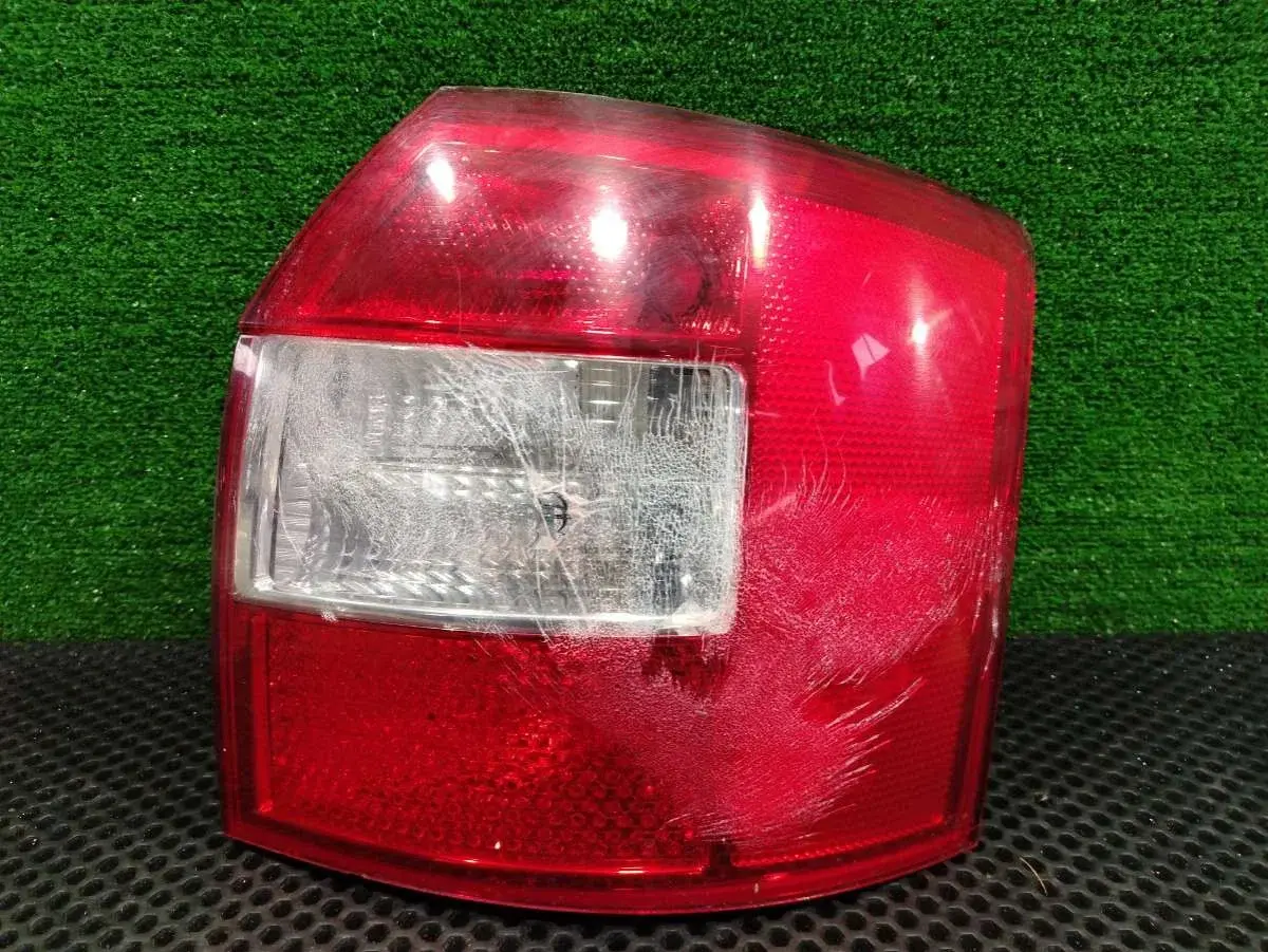 Задние фонари 8E9 945 096 12S