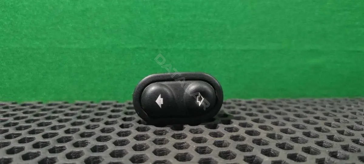 Кнопка открывания люка 85GG 15B679BA