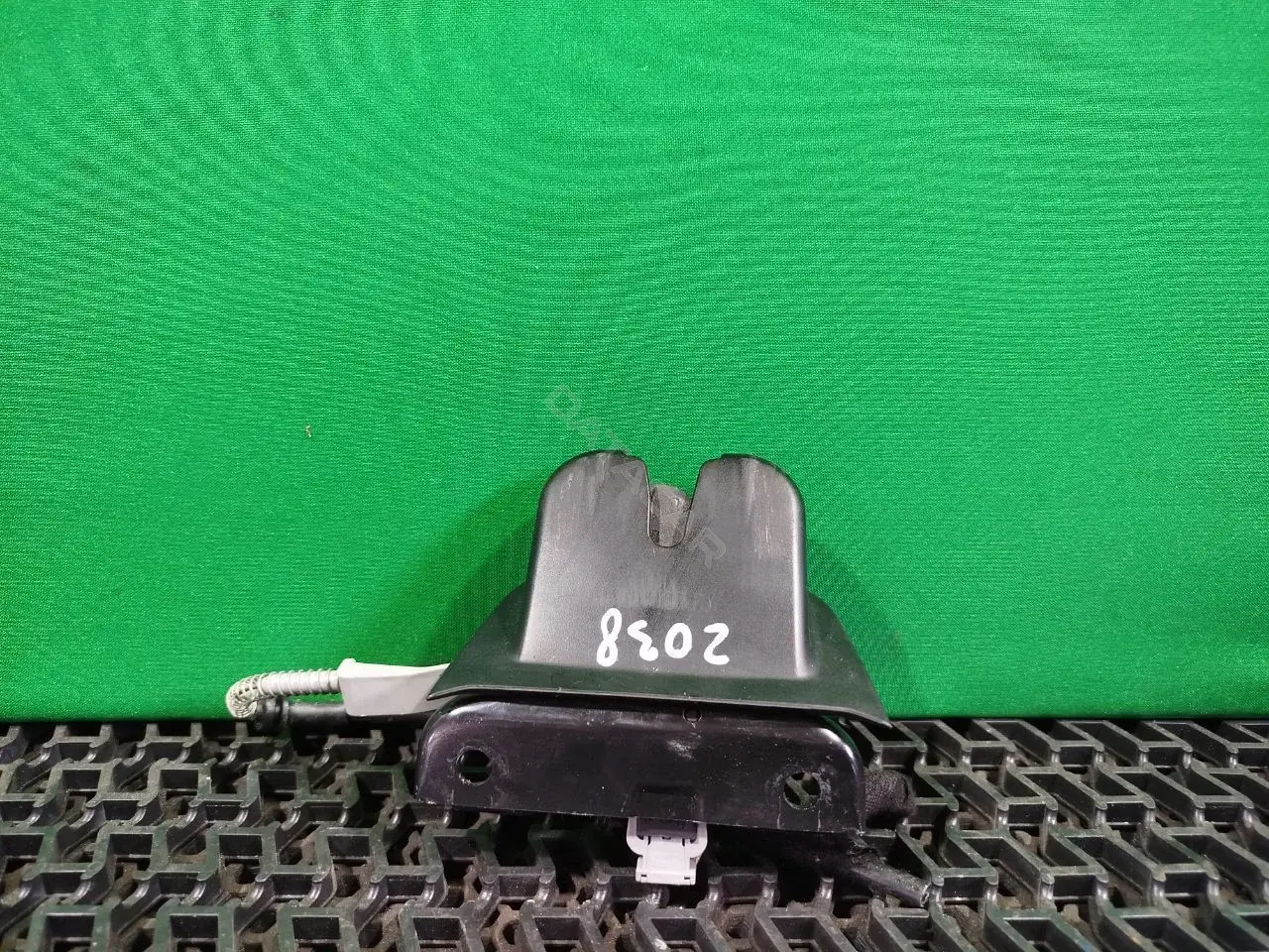Замок крышки багажника 8E9 827 520