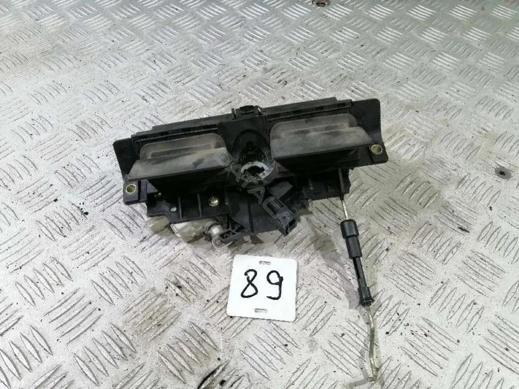 Ручка крышки багажника 8D9827565H