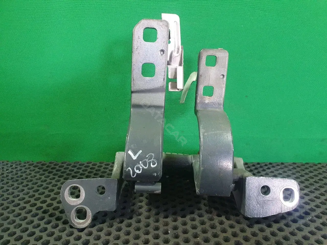 Петля крышки багажника 7061 383