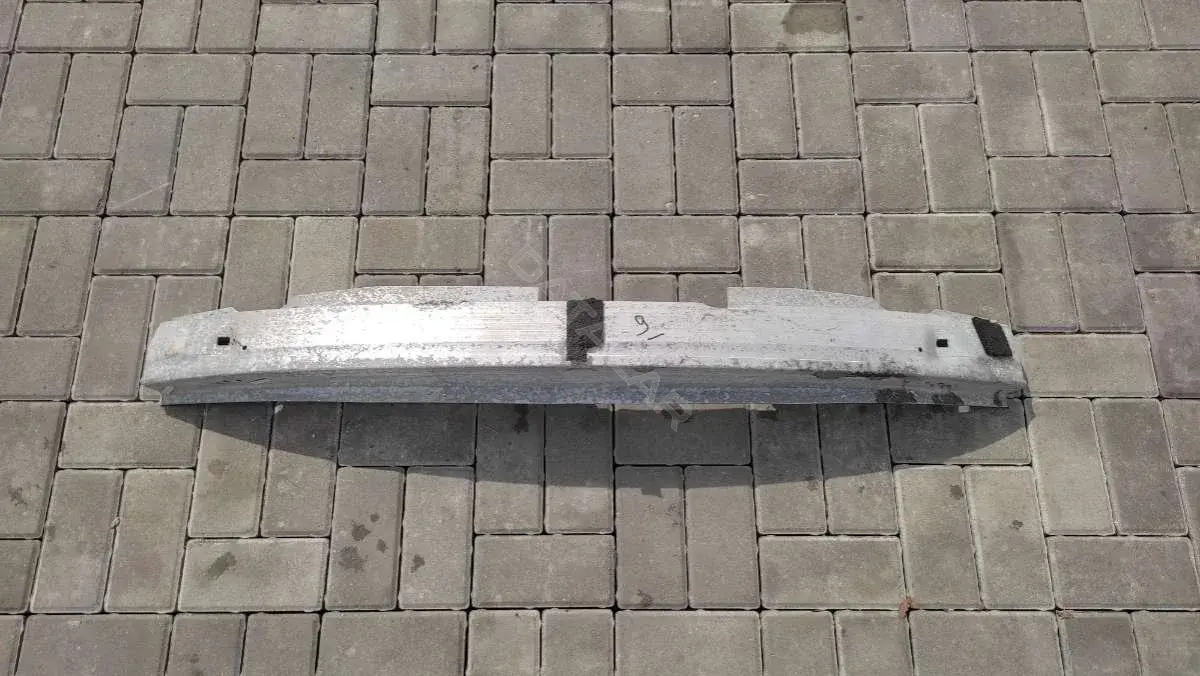 Усилитель бампера 62262345