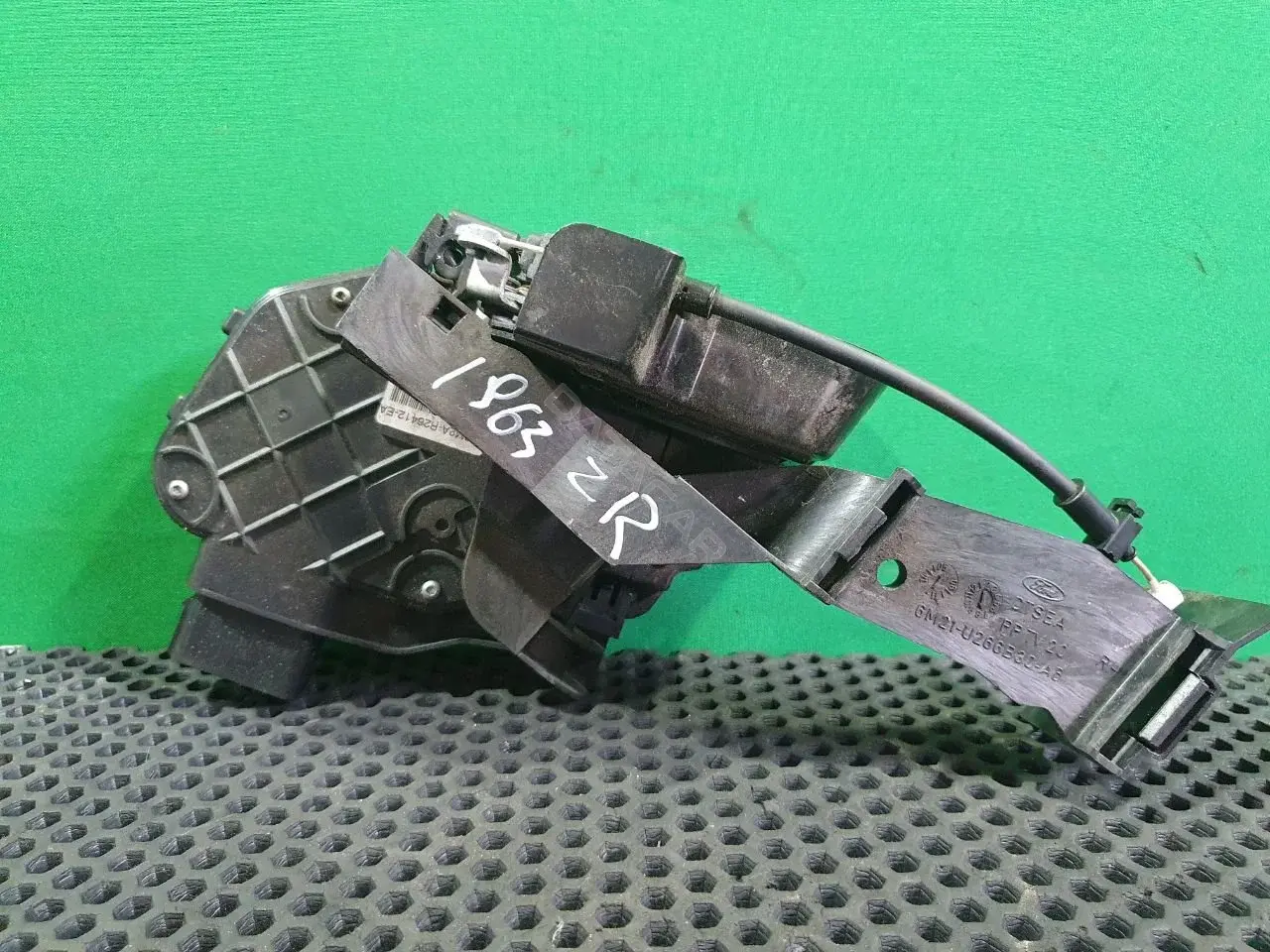 Замок двери 6M21-U264A26, 6M2A-R26412-EA