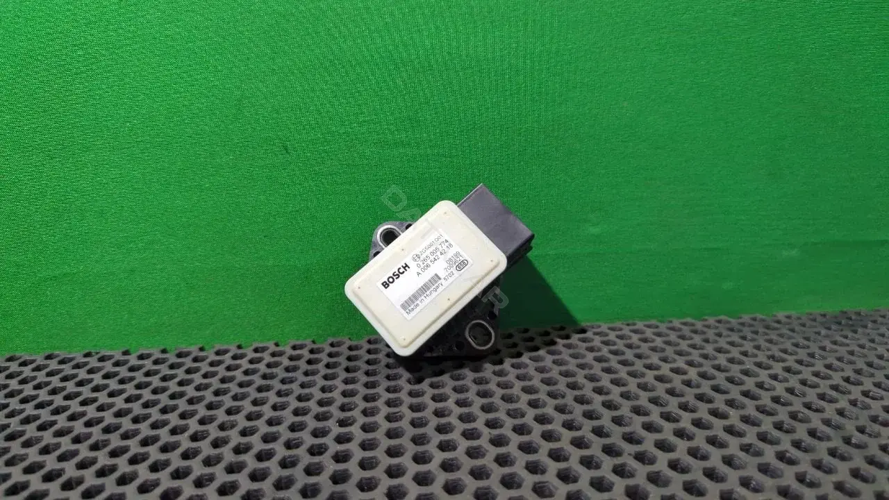 Датчик ускорения 0 265 005 774, A 006 542 42 18