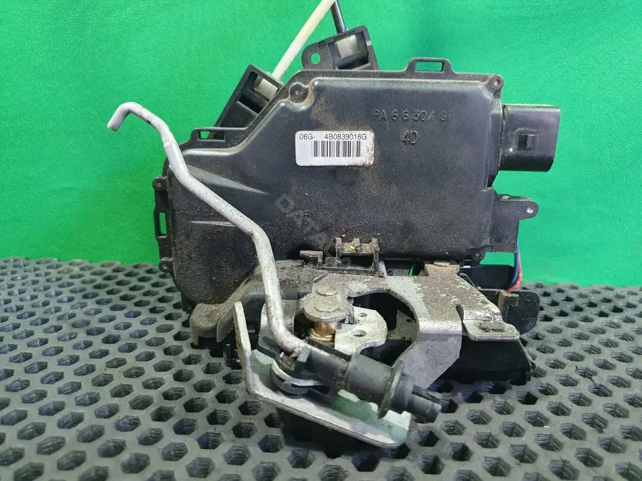 Замок двери 4B0839016G