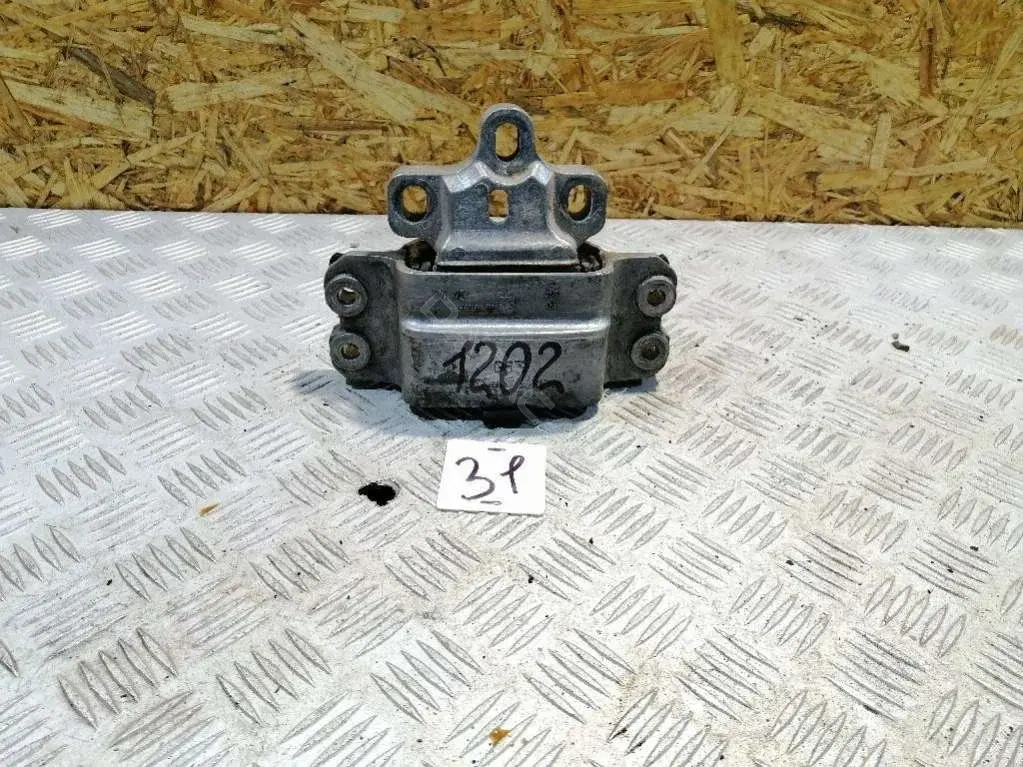 Подушка двигателя (Опора) 3C0 199 555
