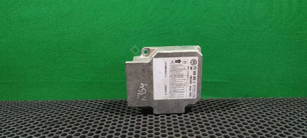 Блок управления подушками безопасности 1T0 909 605 C