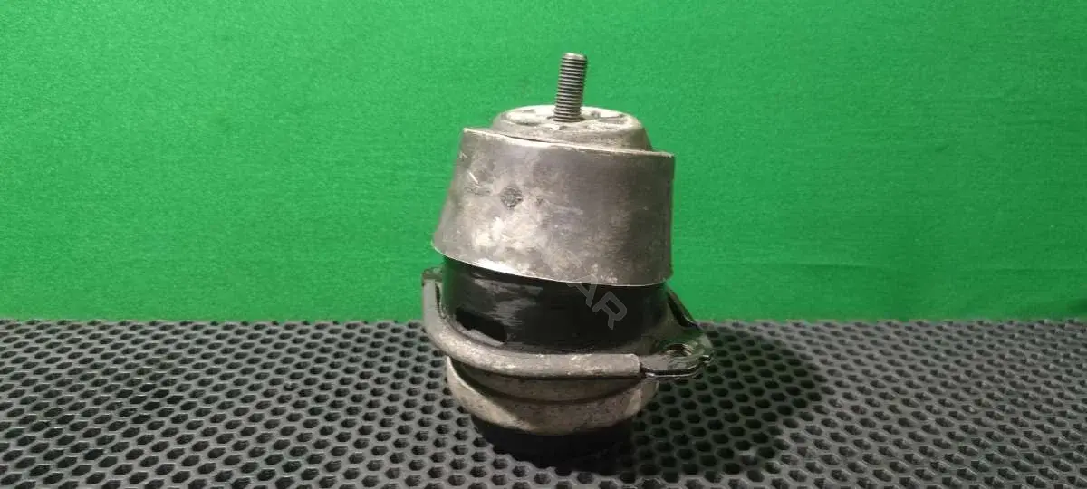 Подушка двигателя (Опора) 7L6 199 131 C