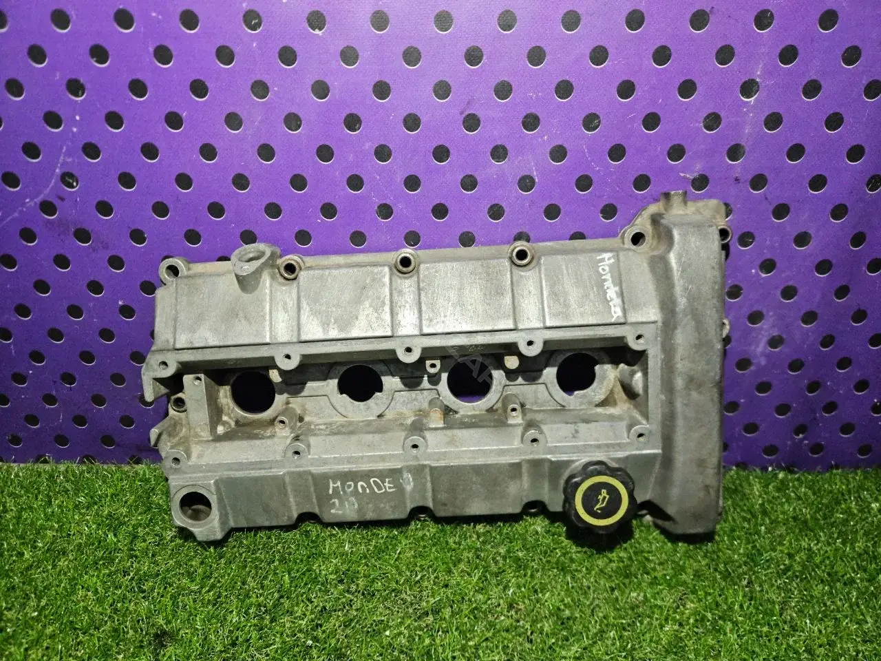 Крышка клапанная 95XM-6582-AB, YM2G6582AA