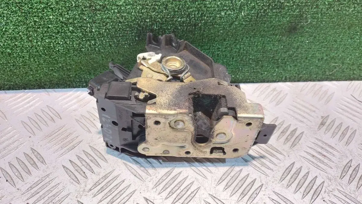 Замок двери 2S4AA21812CB