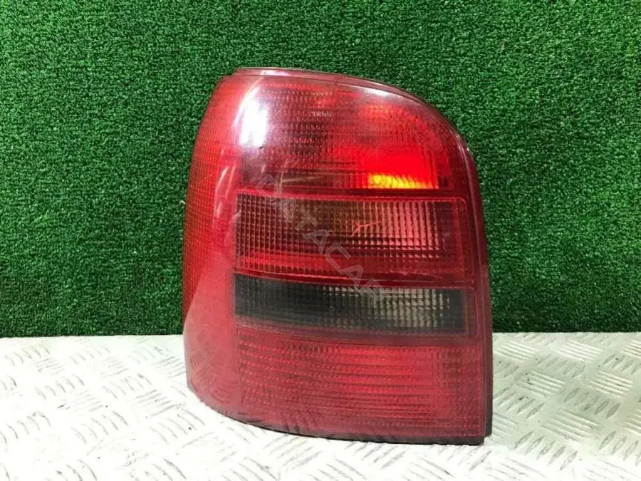 Задние фонари 8D9 945 095 A
