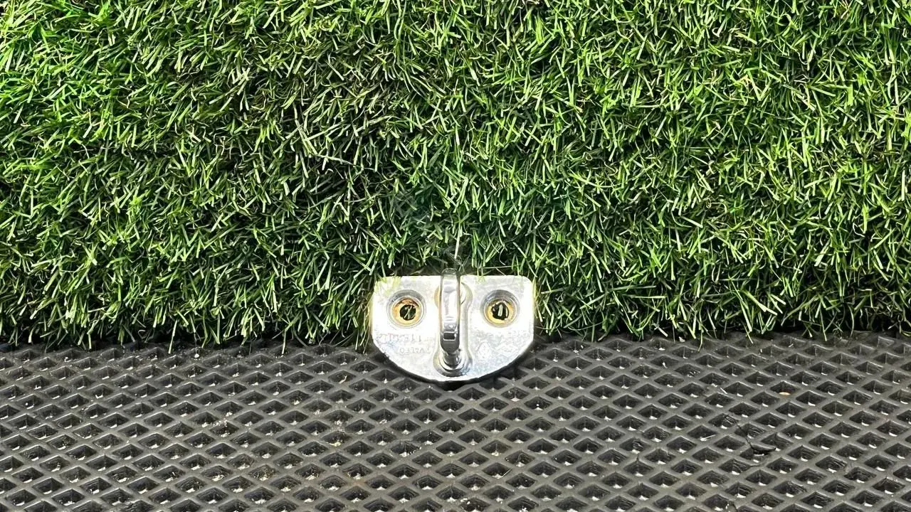 Ответная часть (скоба) замка двери 116110