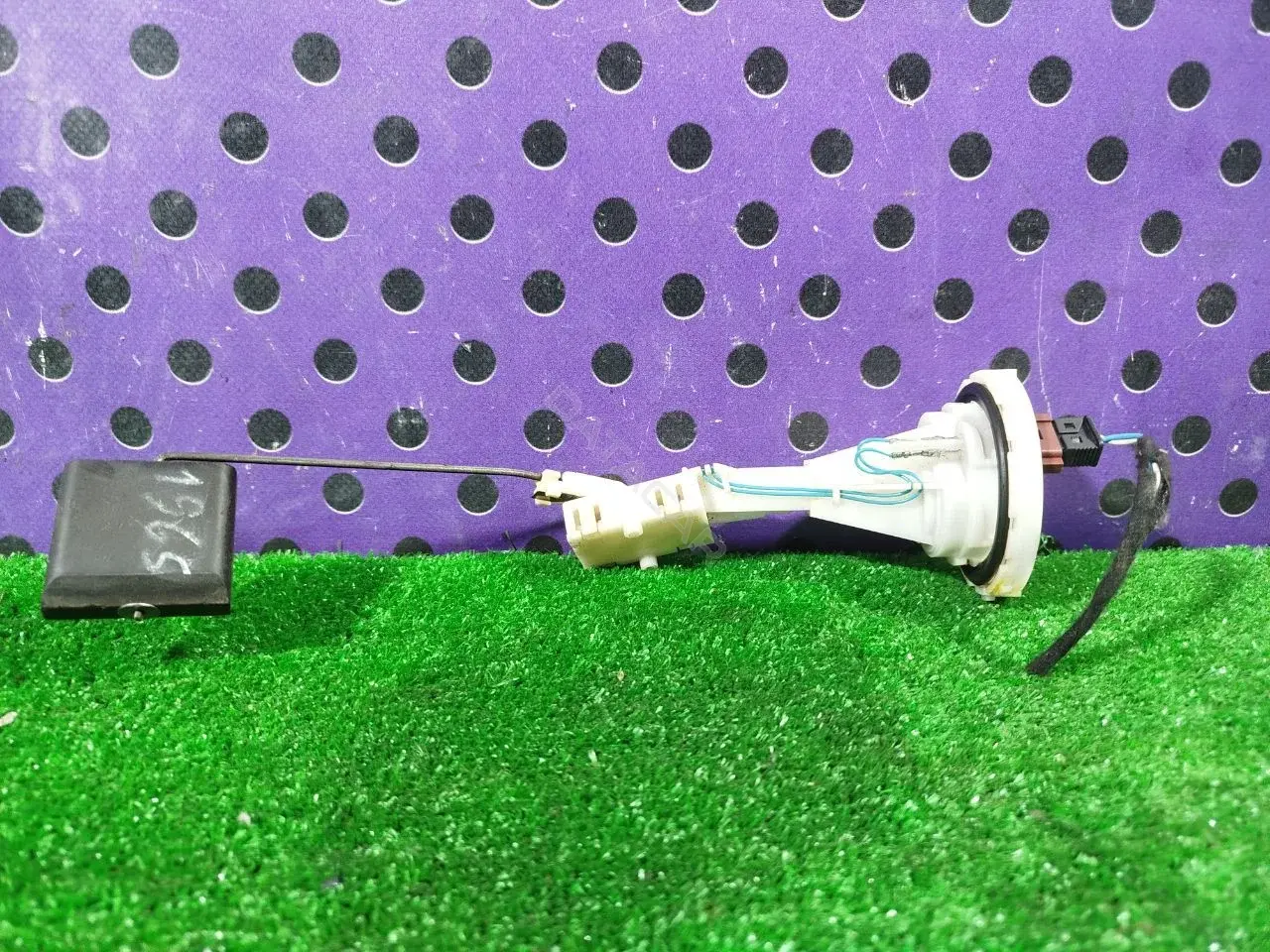 Датчик уровня топлива M15 89 333 064