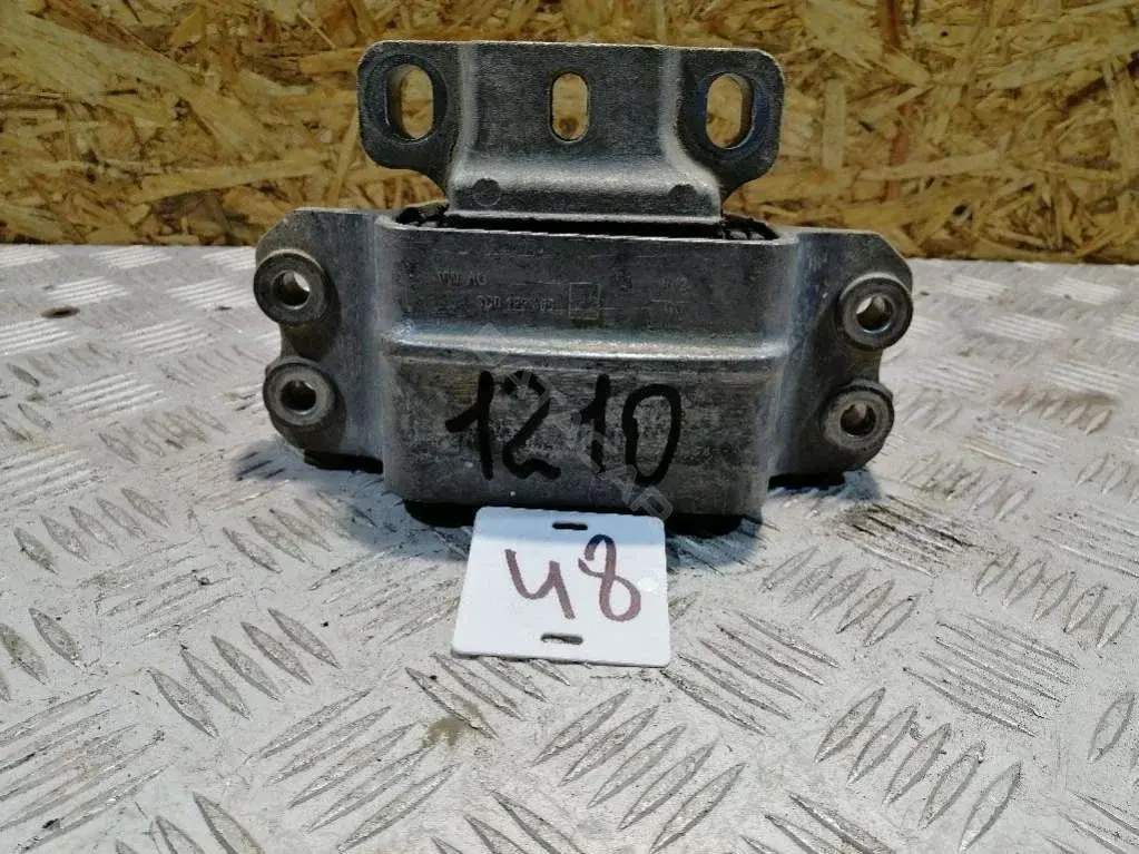 Подушка двигателя (Опора) 3C0 199 555