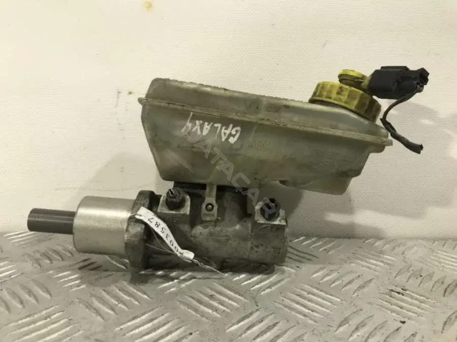 Главный тормозной цилиндр 7M1 611 303
