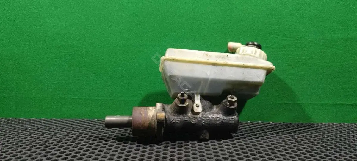 Главный тормозной цилиндр 7M1 611 303