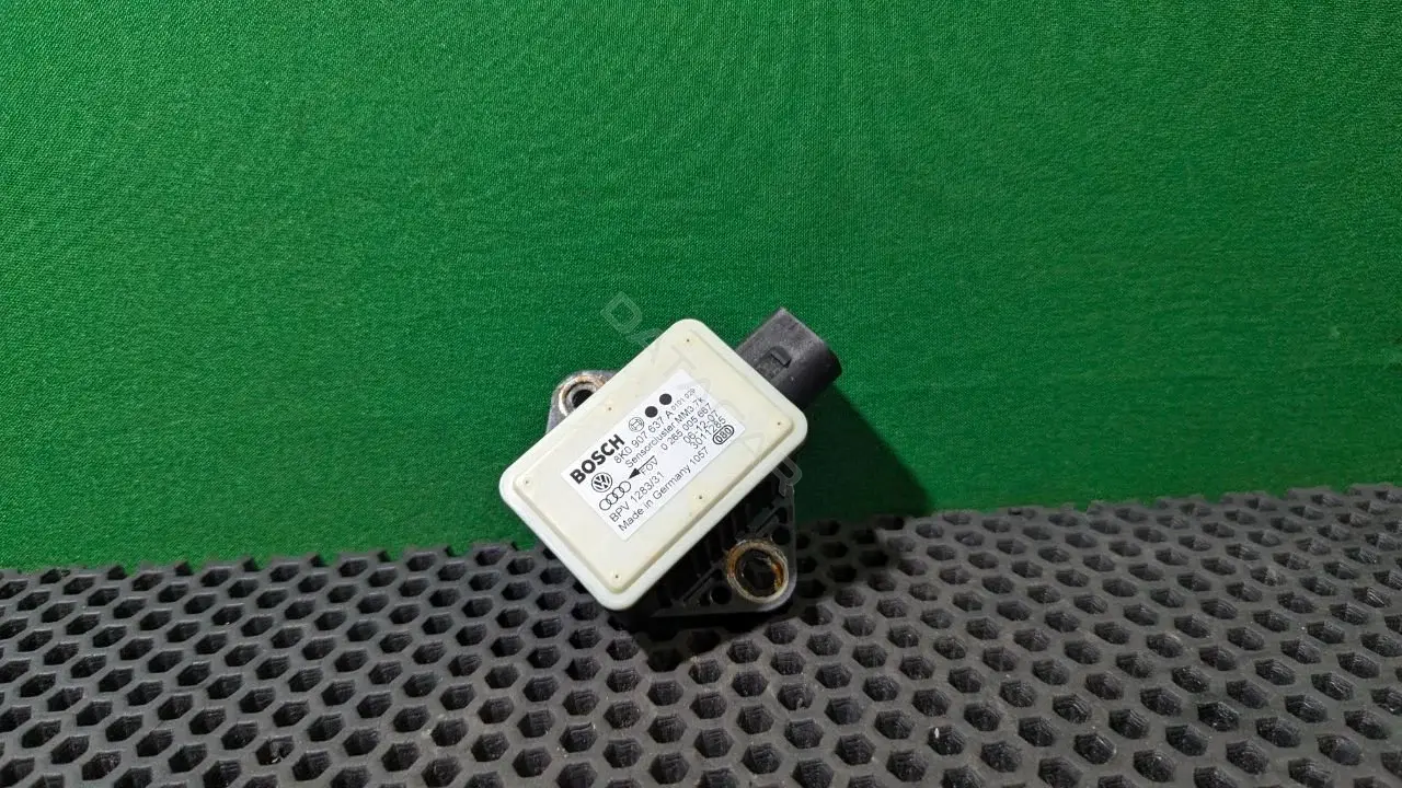 Датчик ускорения 0 265 005 667, 8K0 907 637 A