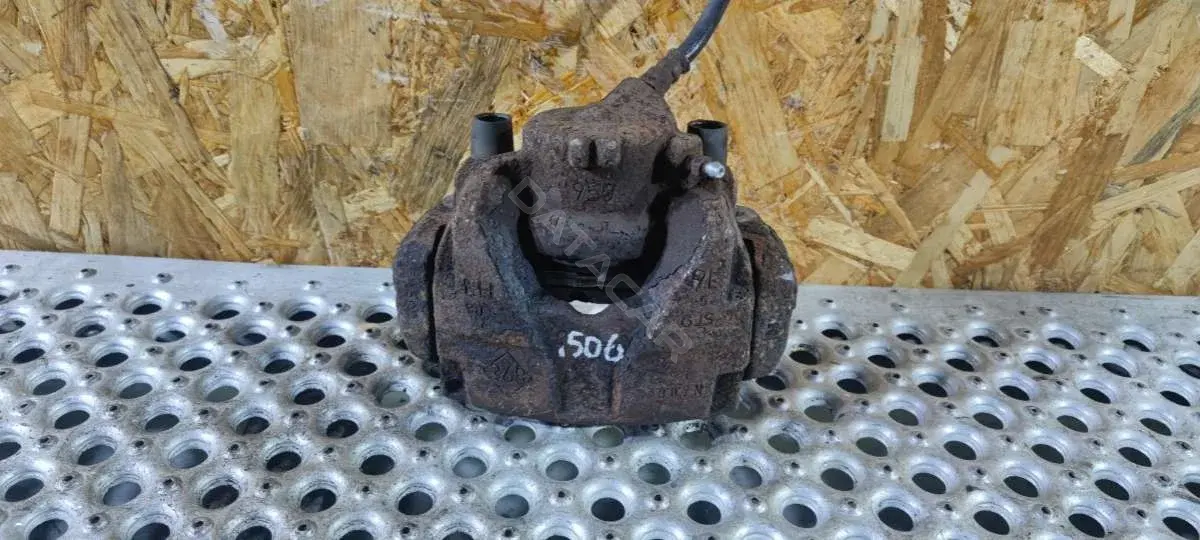 Суппорт тормозной 67493299
