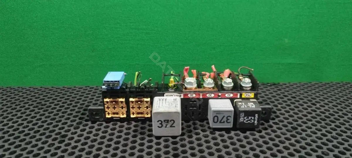 Блок реле 8L0 941 822 A