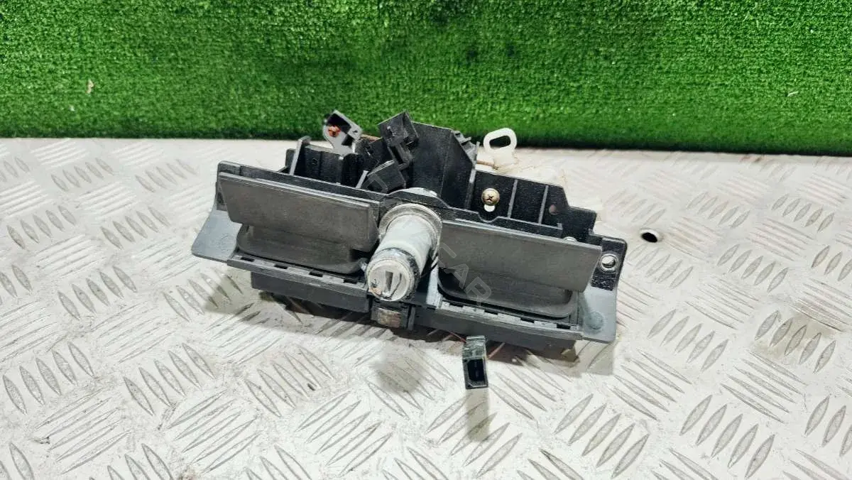 Ручка крышки багажника 4B0827585H