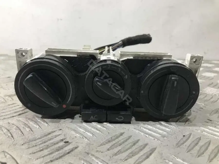 Блок управления климат-контролем 1J0 820 045 F