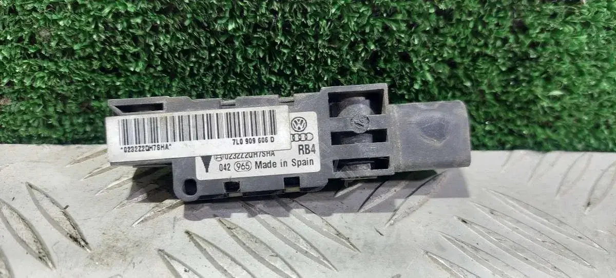 Датчик удара 7L0909606D