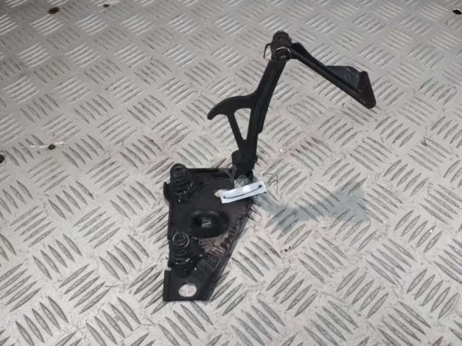Замок капота A1638800560