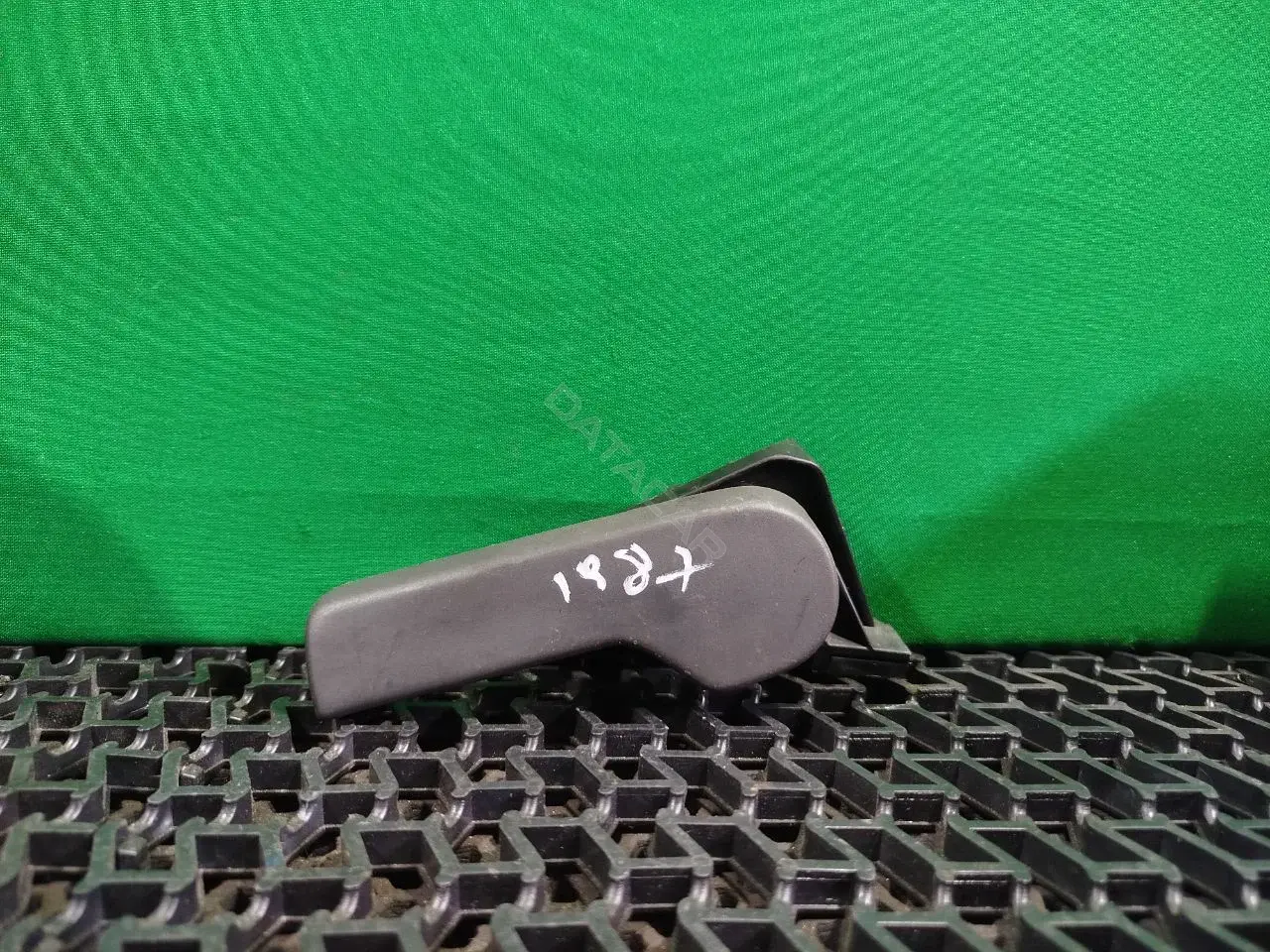 Ручка открывания капота 1J1 823 533 C