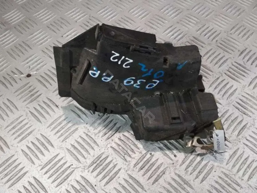 Замок двери 8235126