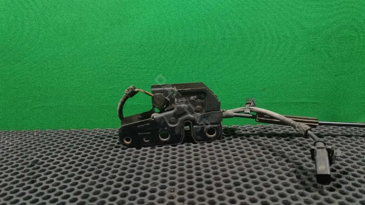 Замок капота 1T0 823 503 B