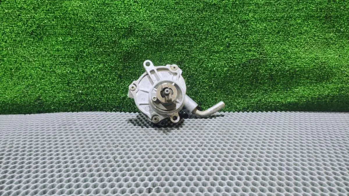 Вакуумный насос A6112300065