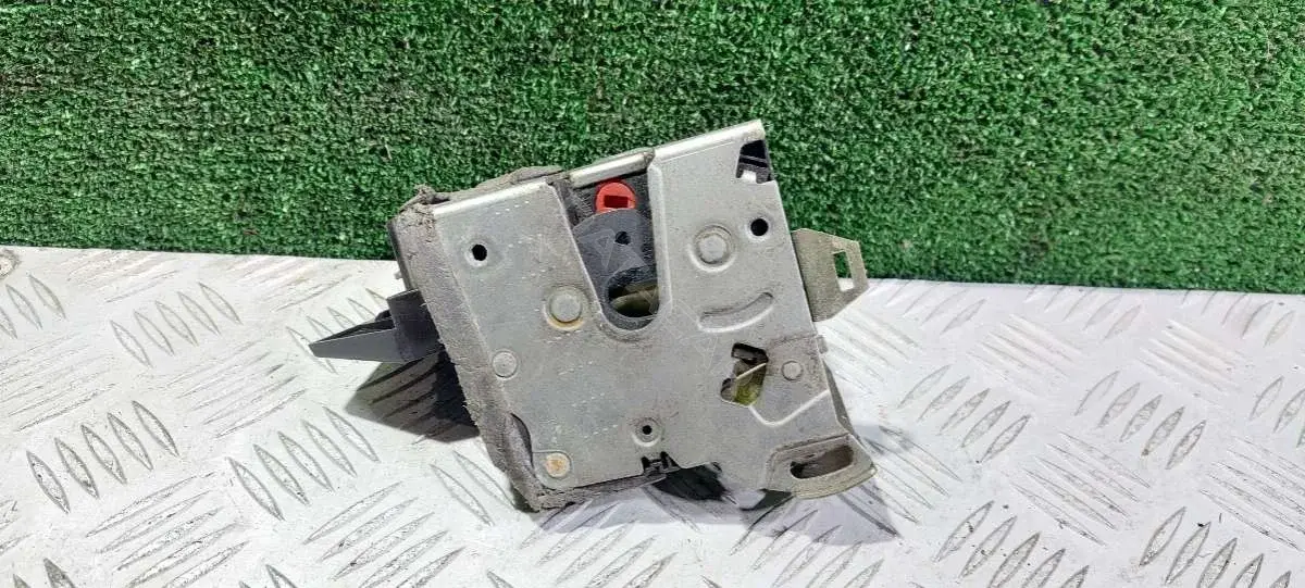 Замок двери 52720397